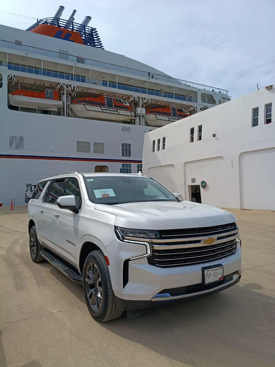 Camioneta ejecutiva para recepción en terminal marítima de Acapulco