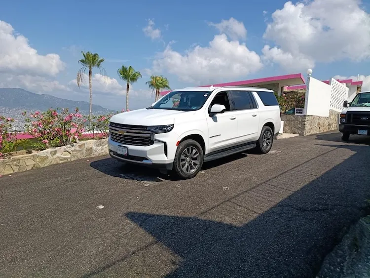 Camioneta Suburban en un recorrido privado por Acapulco